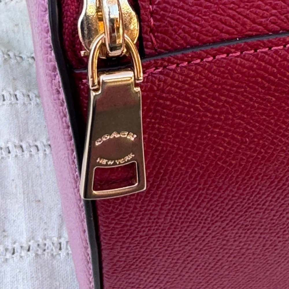 Coach RARE color block pink red HEART crossbody bag. NEW WITHOUT TAGS - Picture 14 of 16